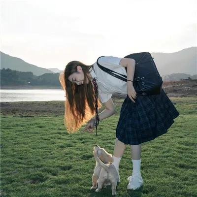 搭车遇狼惊魂记